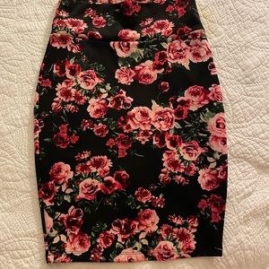 XL floral pencil skirt, very stretchy